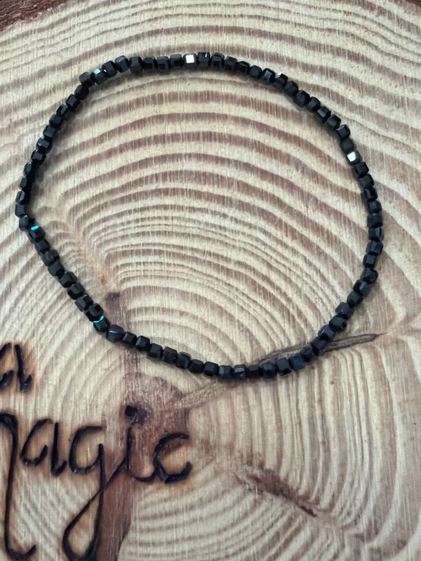 Pulsera turmalina facetada 2 mm JoyeriamineralespulserasTienda esotérica Málaga - La Tienda de Tata Magic: tienda Esotérica en Málaga