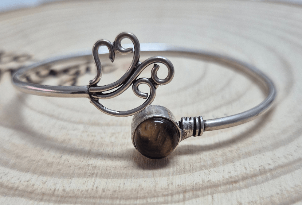 Brazalete de Ojo de Tigre en Alpaca Flor - Joyería Étnica BrazaleteTienda esotérica Málaga - La Tienda de Tata Magic: tienda Esotérica en Málaga