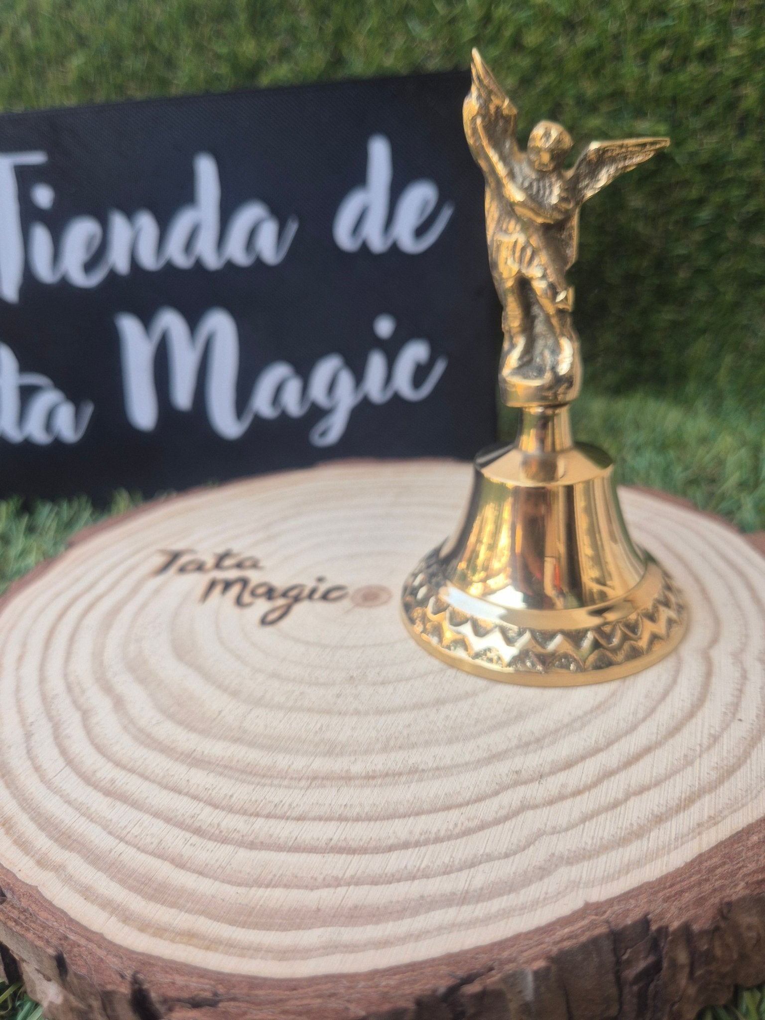 Campana metálica de San Miguel - Protección, limpieza y fuerza celestial Tienda esotérica Málaga - La Tienda de Tata Magic: tienda Esotérica en Málaga