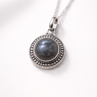 Colgante consagrado de labradorita en plata 925 - Magia, intuición y protección psíquica colgantesplataTienda esotérica Málaga - La Tienda de Tata Magic: tienda Esotérica en Málaga