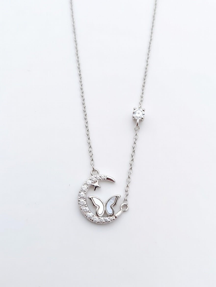 Colgante de Luna con Mariposa y circonitas en Plata - Transmutación colgantesplataTienda esotérica Málaga - La Tienda de Tata Magic: tienda Esotérica en Málaga