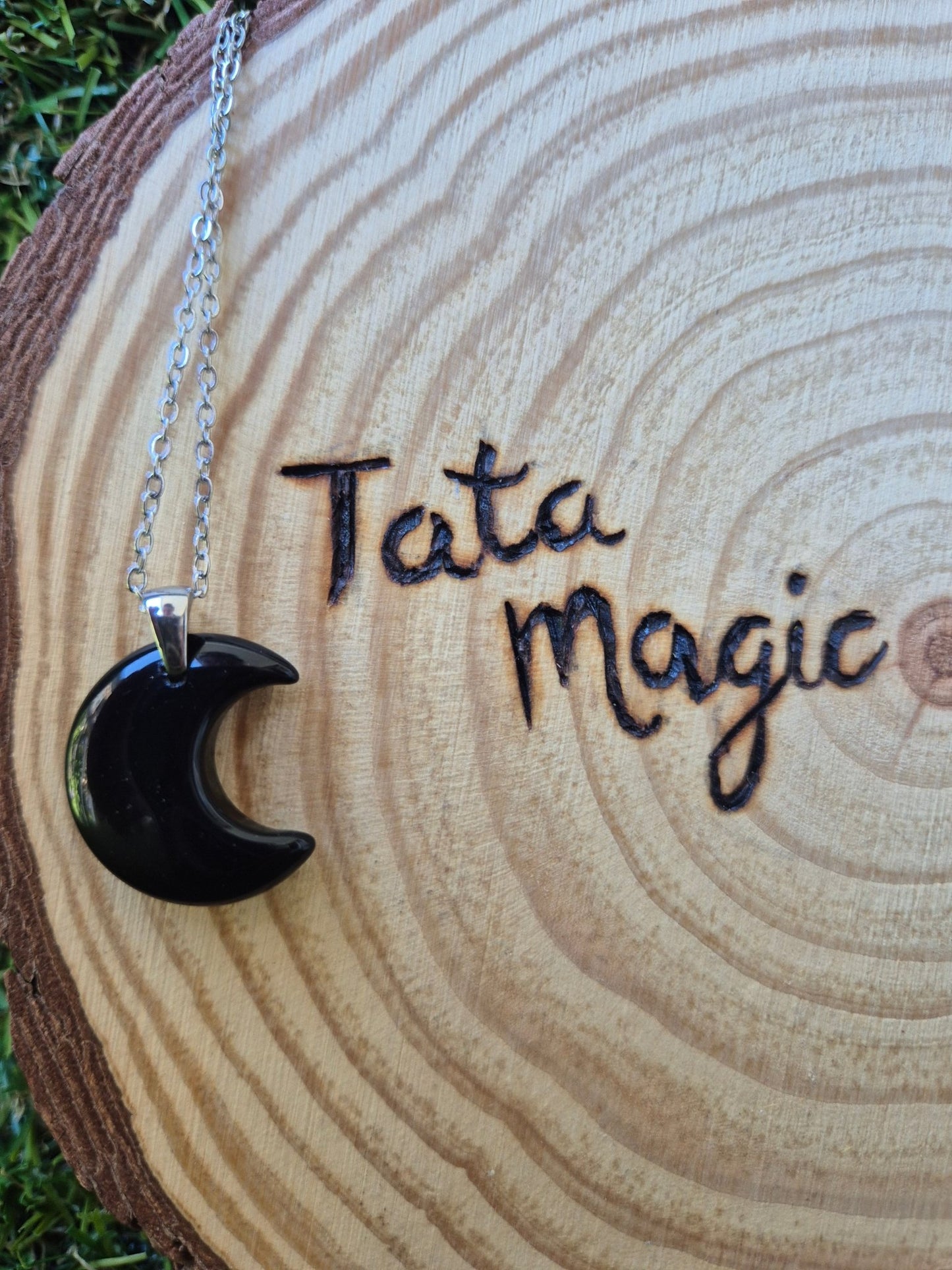 Colgante Luna de Ónix en Acero Inoxidable - Protección y Fuerza Interior Consagrado Tienda esotérica Málaga - La Tienda de Tata Magic: tienda Esotérica en Málaga