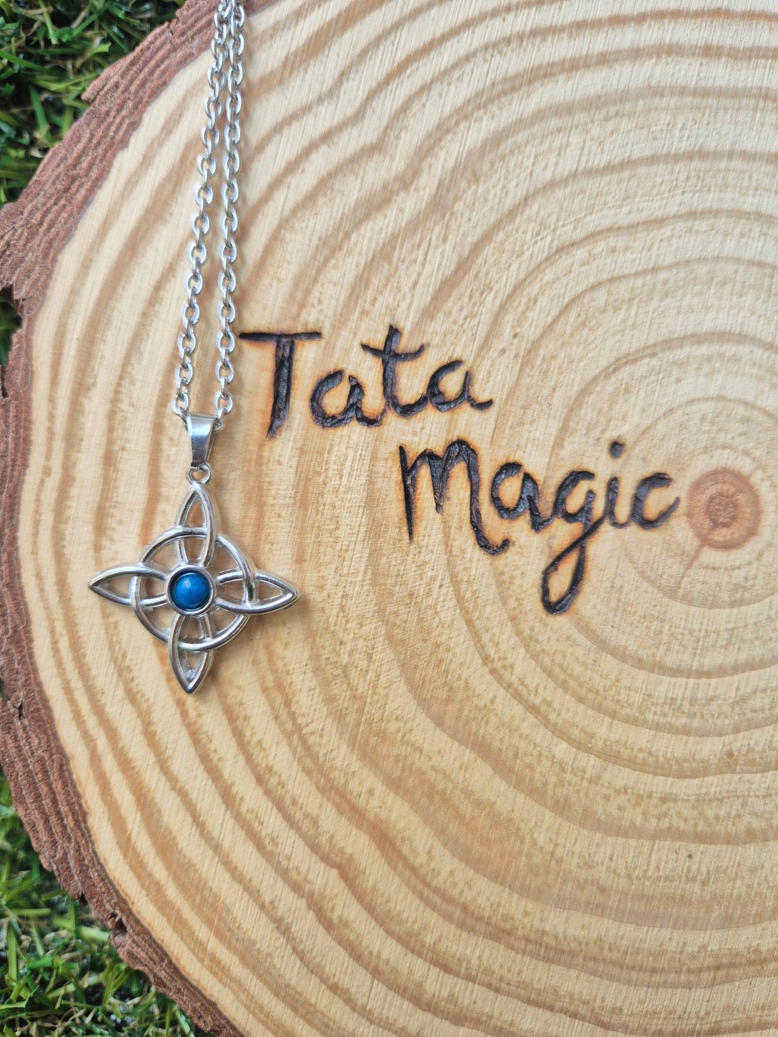 Colgante Nudo de Bruja con Apatita Azul en Acero Inoxidable - Comunicación y Protección Tienda esotérica Málaga - La Tienda de Tata Magic: tienda Esotérica en Málaga