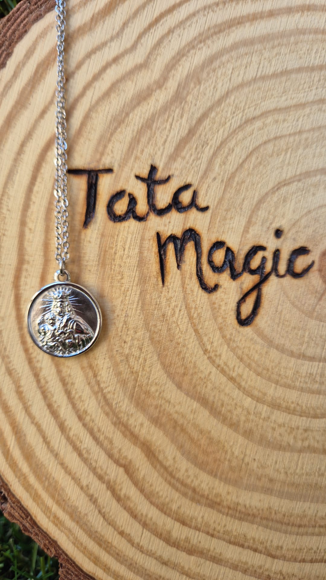 Colgante Virgen del Carmen en Acero Plateado - Amuleto de Devoción para las Ánimas del Purgatorio Tienda esotérica Málaga - La Tienda de Tata Magic: tienda Esotérica en Málaga