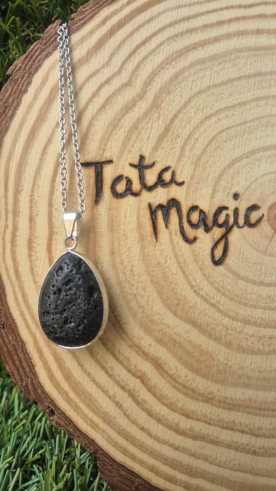Colgante de Piedra Lava en Acero - Amuleto Energético (Forma aleatoria) JoyeriamineralescolgantesTienda esotérica Málaga - La Tienda de Tata Magic: tienda Esotérica en Málaga