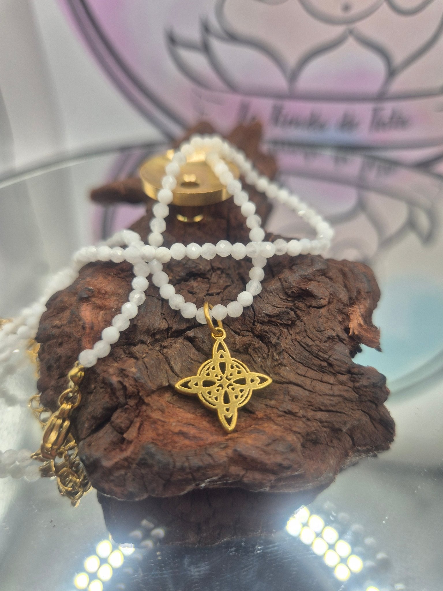 Collar Mineral Cuarzo Blanco Nudo de Bruja JoyeriamineralescolgantesTienda esotérica Málaga - La Tienda de Tata Magic: tienda Esotérica en Málaga