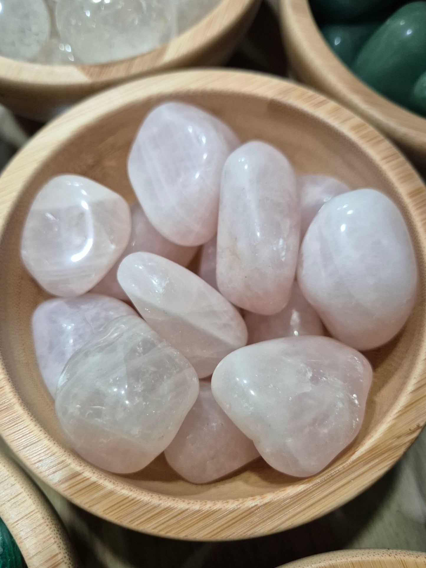 Cuarzo Rosa Natural - Piedra del Amor, Calma y Relaciones (unidad) mineralesrodadosTienda esotérica Málaga - La Tienda de Tata Magic: tienda Esotérica en Málaga