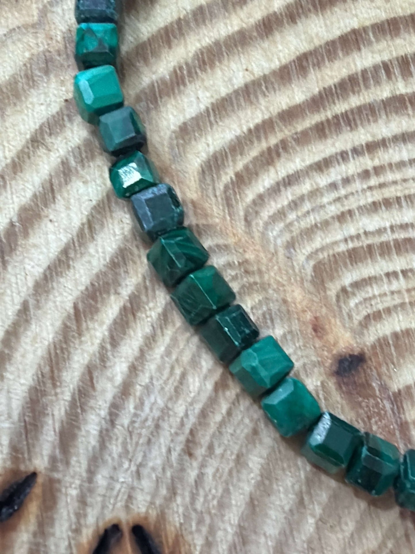 pulsera malaquita facetada JoyeriamineralespulserasTienda esotérica Málaga - La Tienda de Tata Magic: tienda Esotérica en Málaga