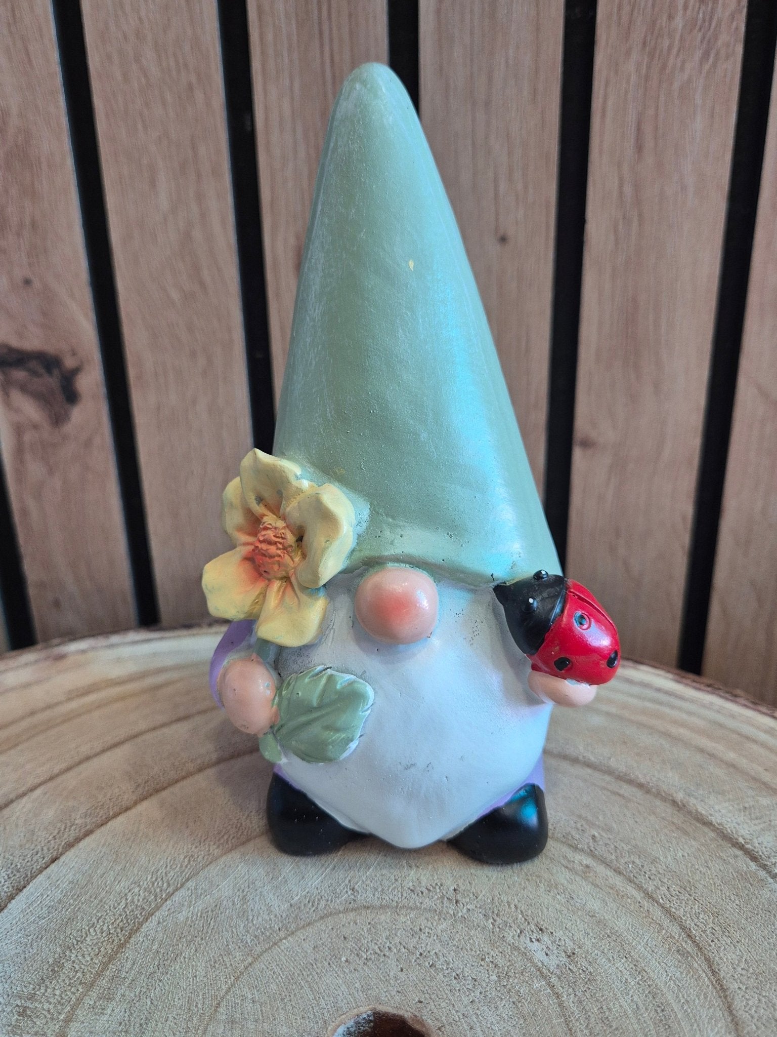 Figura Gnomo Pastel — Duende de la Naturaleza y la Buena Suerte Figuras MísticasTienda esotérica Málaga - La Tienda de Tata Magic: tienda Esotérica en Málaga