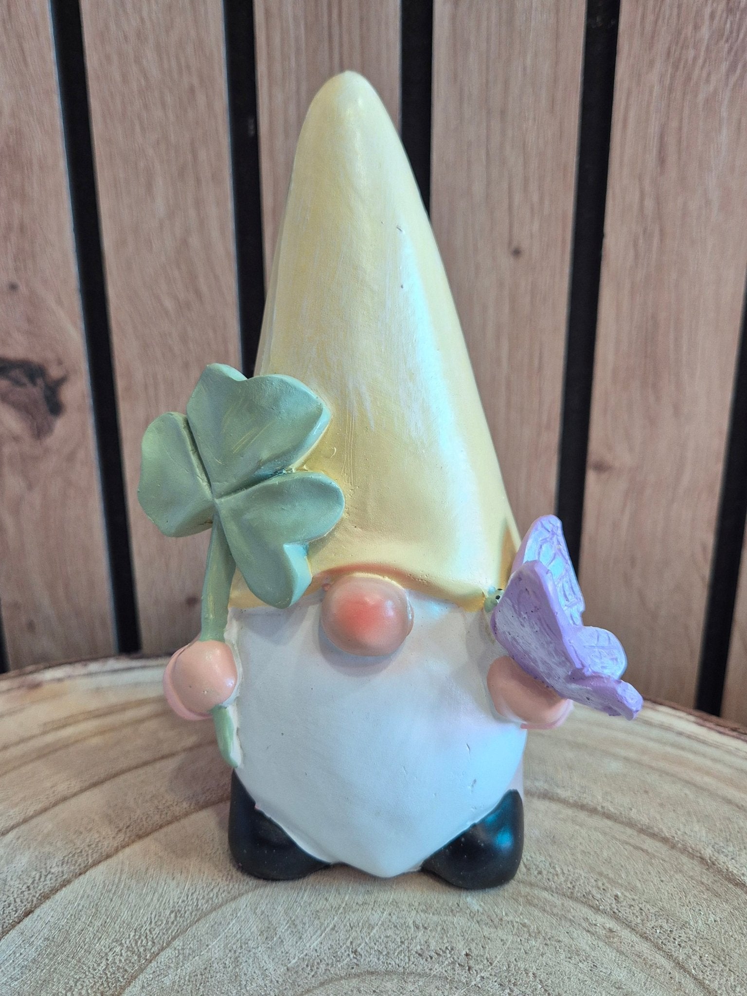 Figura Gnomo Pastel — Duende de la Naturaleza y la Buena Suerte Figuras MísticasTienda esotérica Málaga - La Tienda de Tata Magic: tienda Esotérica en Málaga
