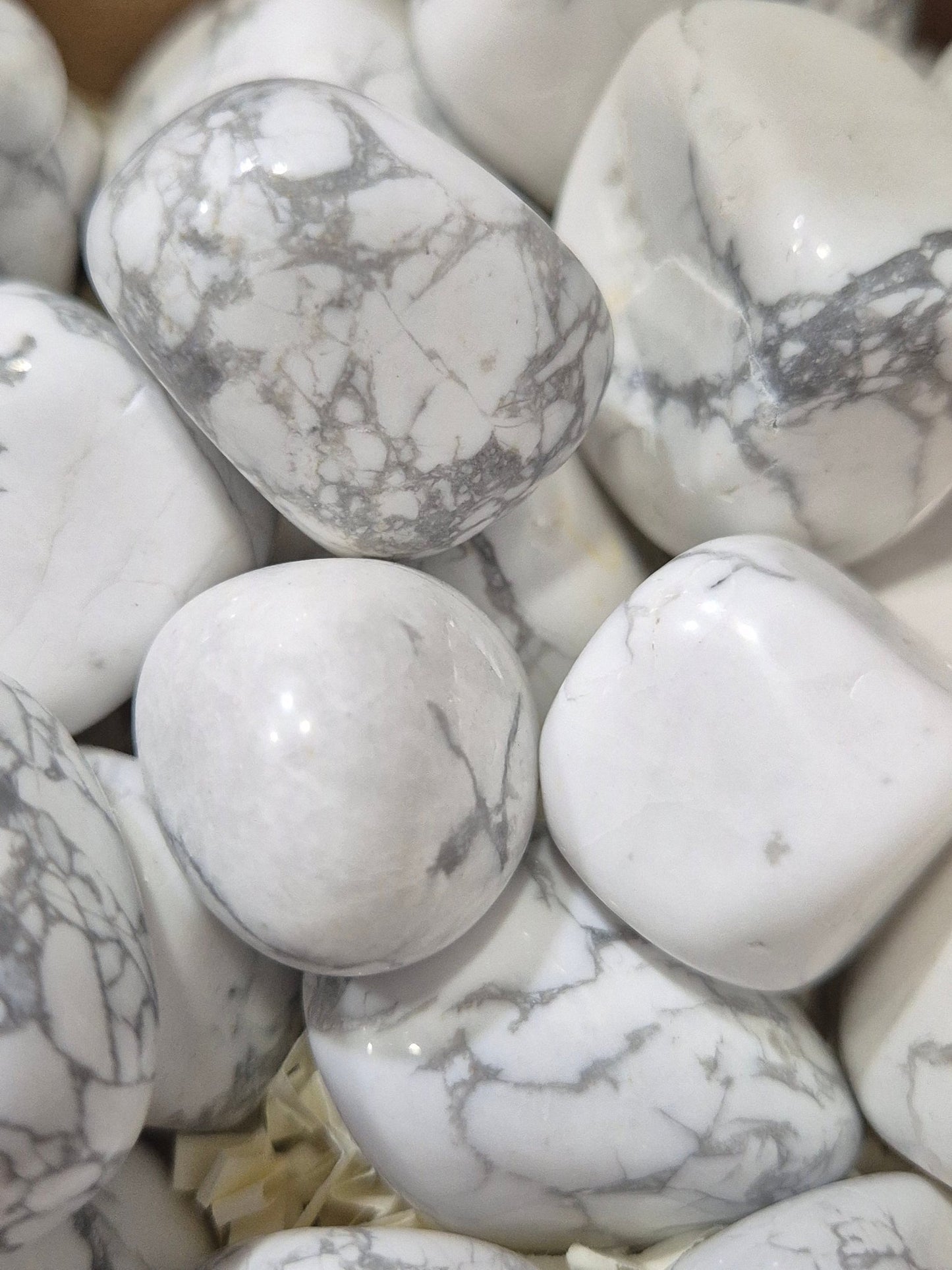Mineral Howlite (Unidad) mineralesrodadosTienda esotérica Málaga - La Tienda de Tata Magic: tienda Esotérica en Málaga