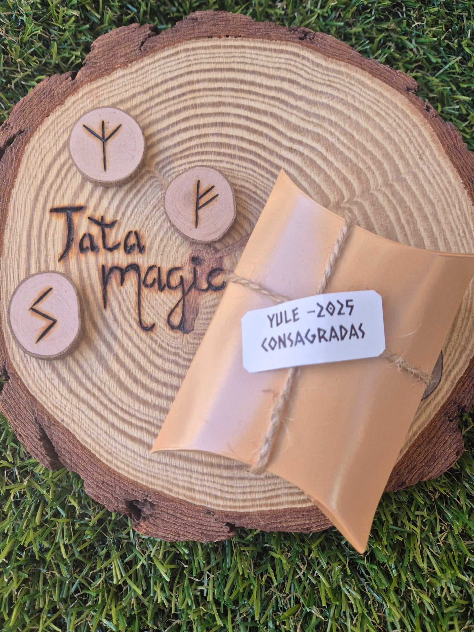 Pack Runas Yule Consagradas - Renacer, Abundancia y Protección Tienda esotérica Málaga - La Tienda de Tata Magic: tienda Esotérica en Málaga