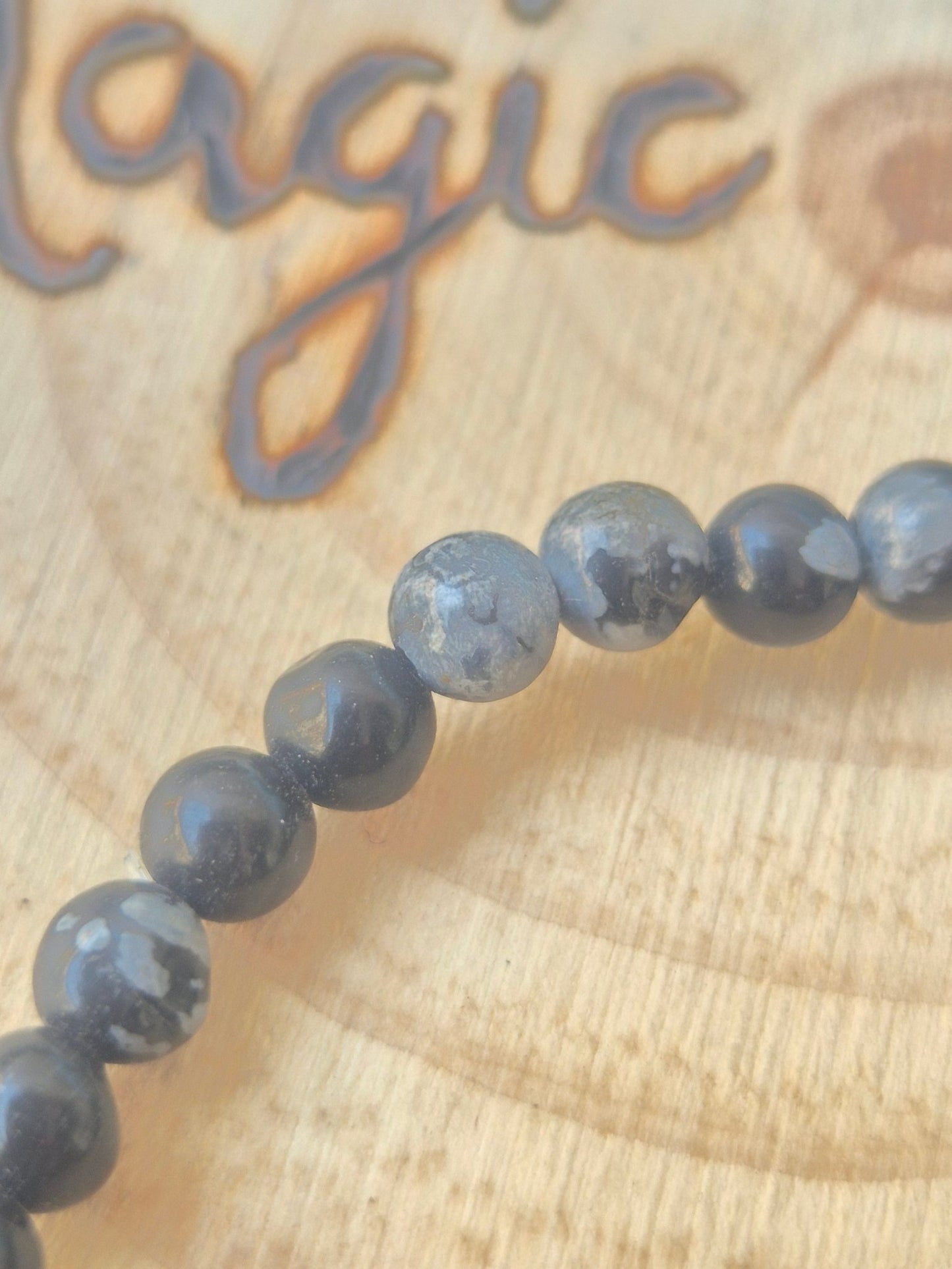 Pulsera Obsidiana Nevada 4mm JoyeriamineralespulserasTienda esotérica Málaga - La Tienda de Tata Magic: tienda Esotérica en Málaga