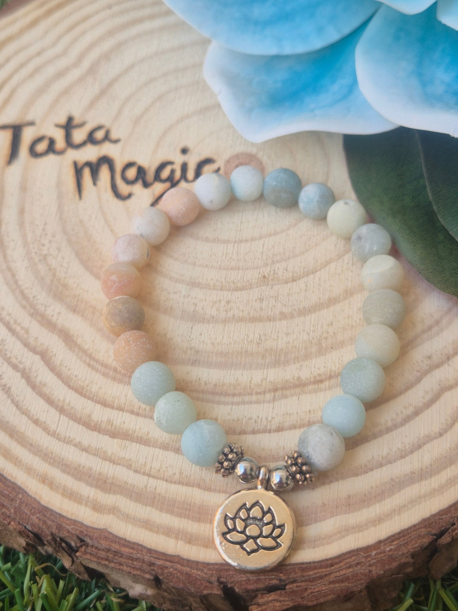 Pulsera de Amazonita con Flor de Loto 8mm - Serenidad y Renacimiento Espiritual Tienda esotérica Málaga - La Tienda de Tata Magic: tienda Esotérica en Málaga