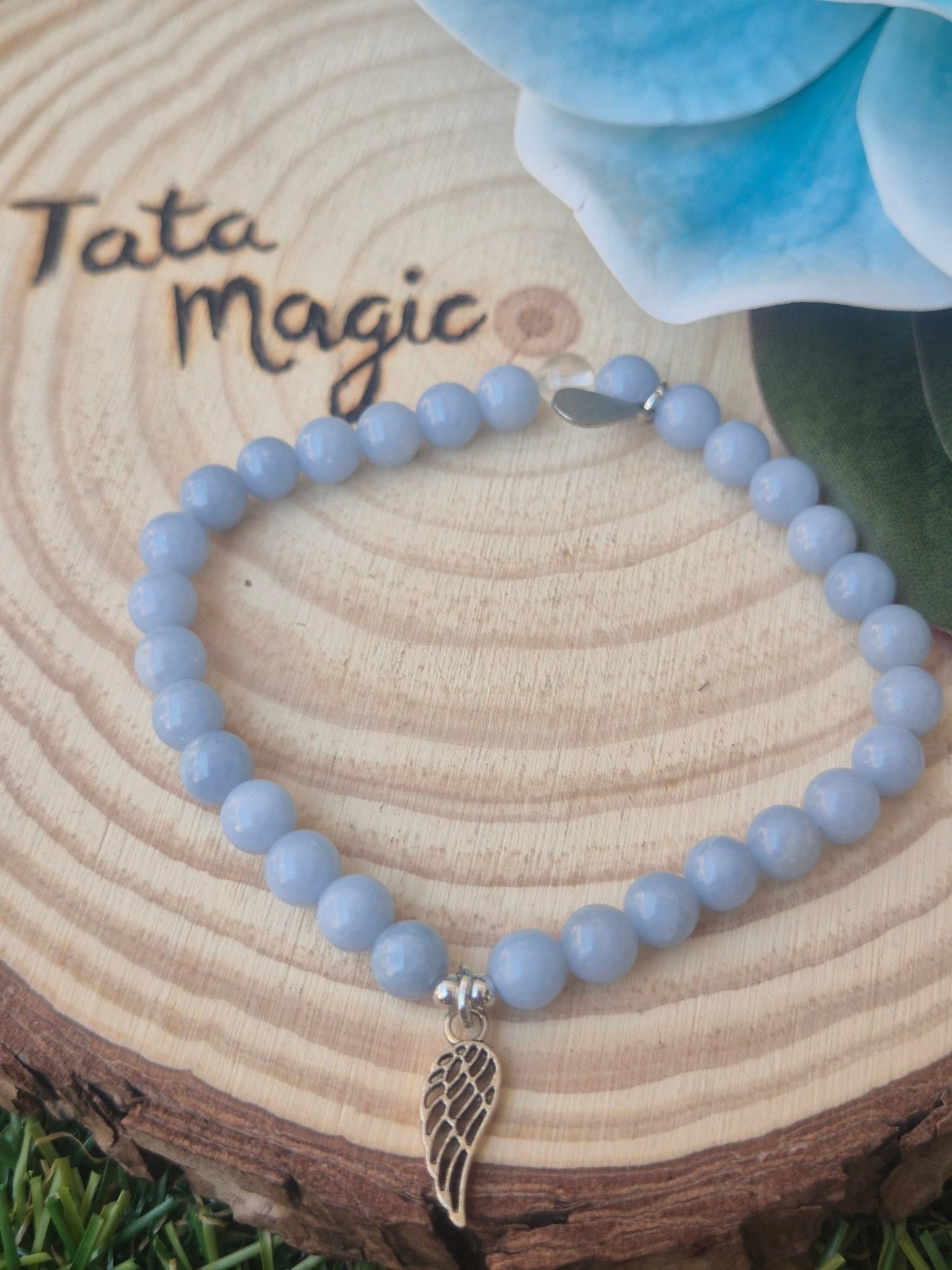 Pulsera de Angelita con Ala de Ángel 6mm - Paz y Conexión Celestial Tienda esotérica Málaga - La Tienda de Tata Magic: tienda Esotérica en Málaga
