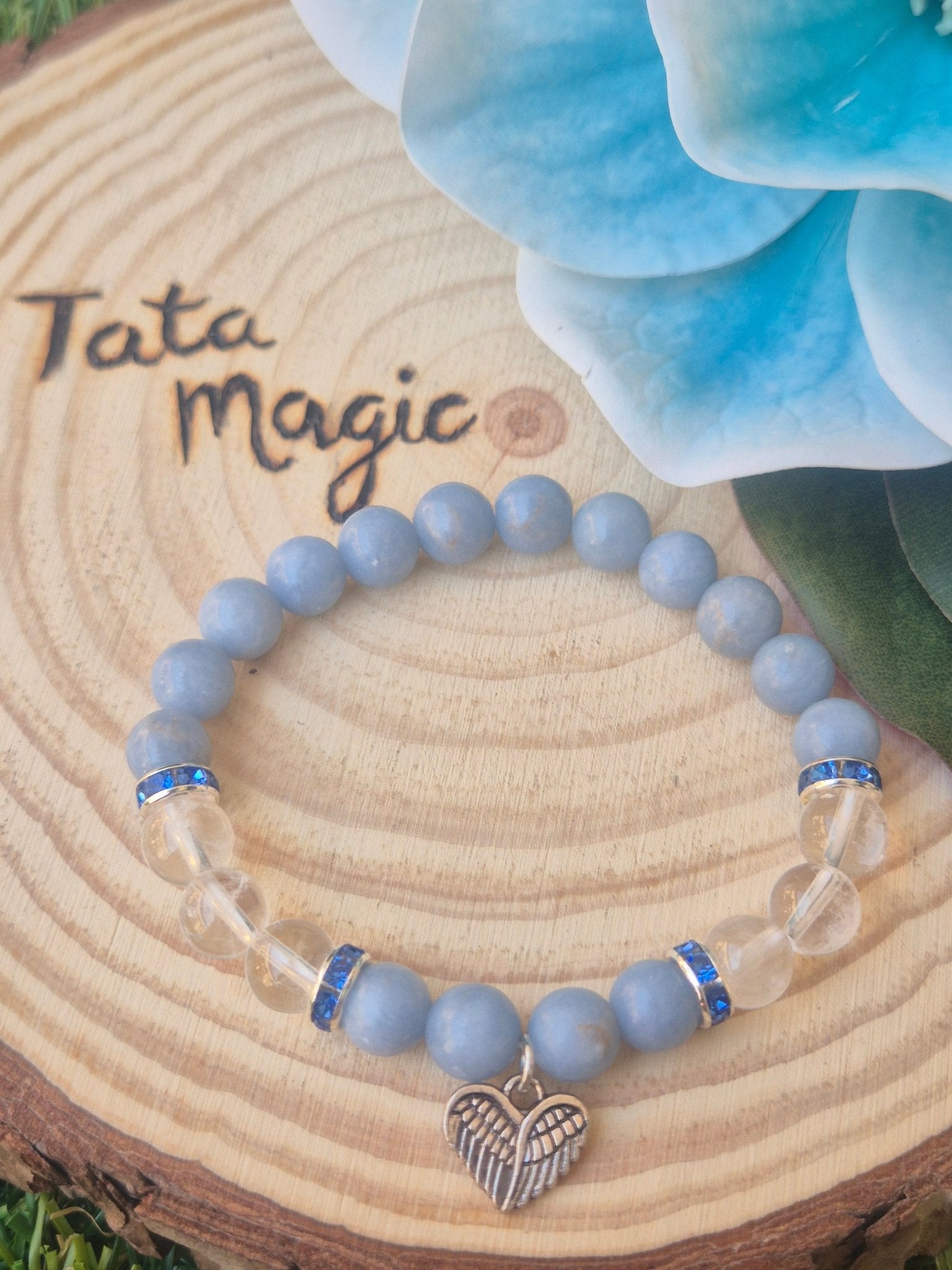 Pulsera de Angelita y Cuarzo Cristal con Corazón Alado 8mm - Paz y Protección Celestial Tienda esotérica Málaga - La Tienda de Tata Magic: tienda Esotérica en Málaga
