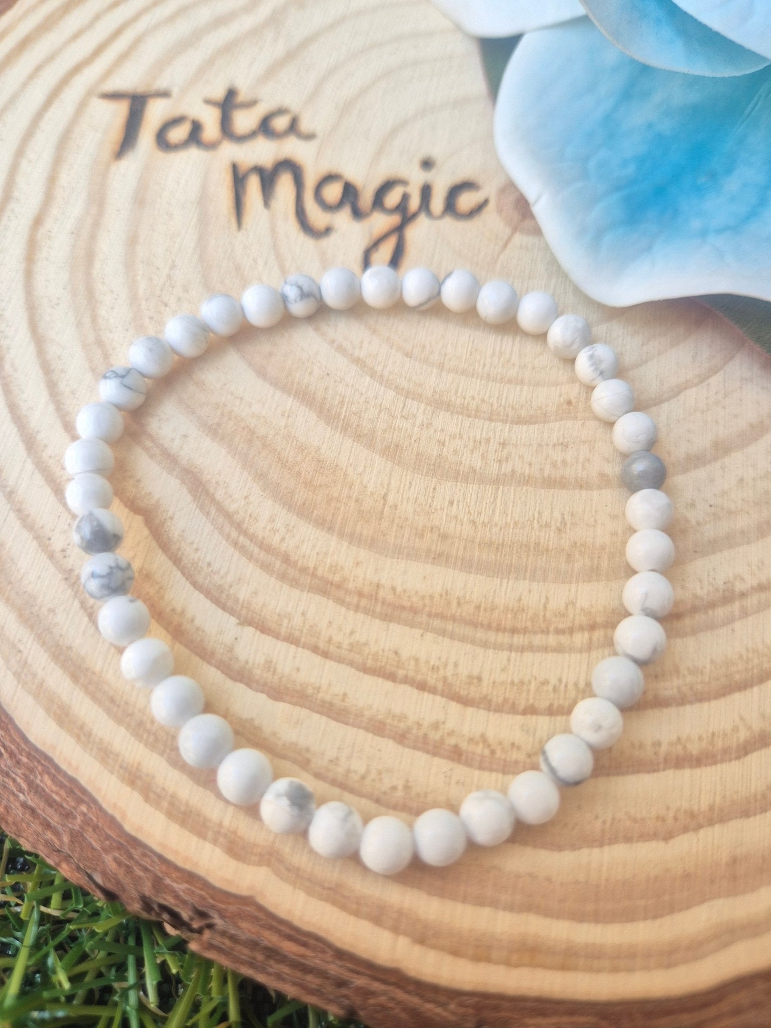 Pulsera de Howlite 4 mm - Clam, Serenidad y Equilibrio Interior JoyeriamineralespulserasTienda esotérica Málaga - La Tienda de Tata Magic: tienda Esotérica en Málaga