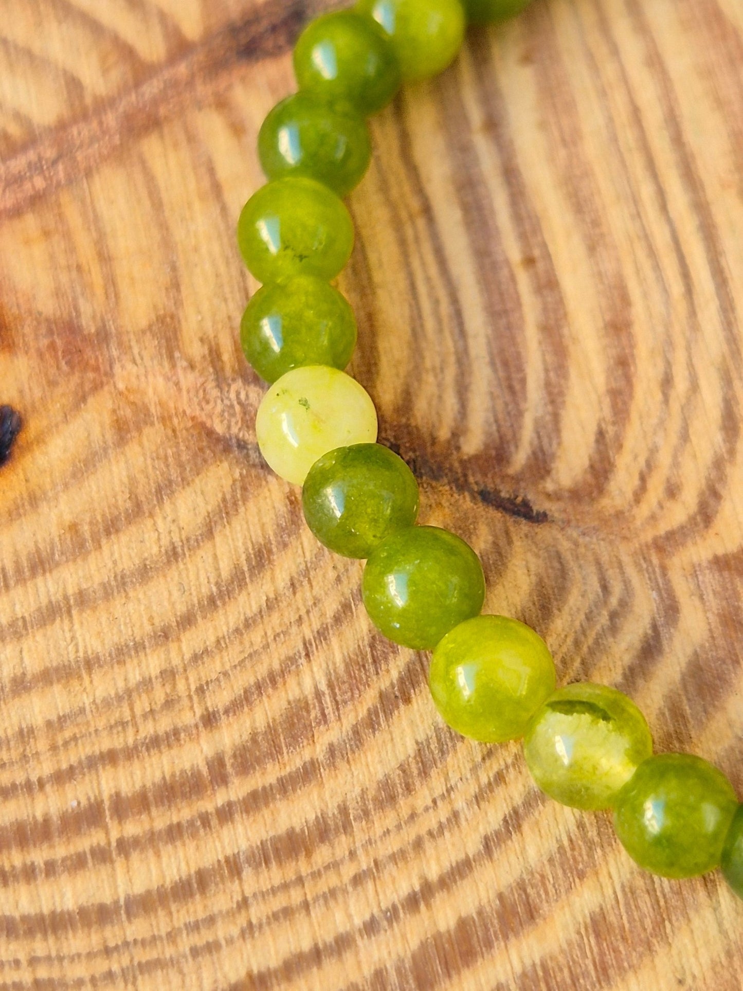 Pulsera de Peridoto 4mm - Sanación, Energía Positiva y Equilibrio JoyeriamineralespulserasTienda esotérica Málaga - La Tienda de Tata Magic: tienda Esotérica en Málaga