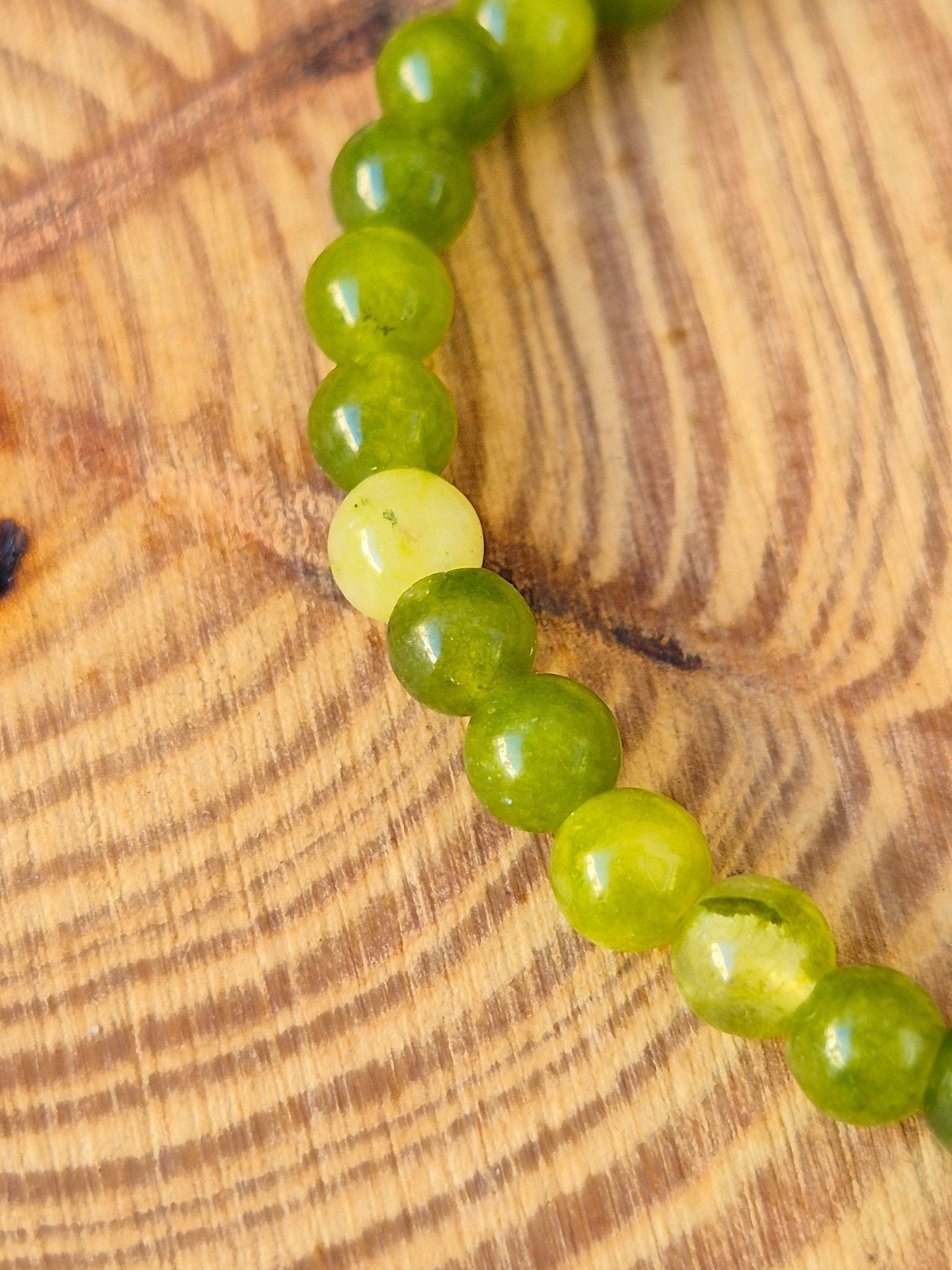 Pulsera de Peridoto 4mm - Sanación, Energía Positiva y Equilibrio JoyeriamineralespulserasTienda esotérica Málaga - La Tienda de Tata Magic: tienda Esotérica en Málaga