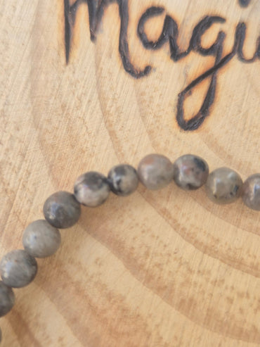 Pulsera de Yooperlita 4mm - Piedra del Resplandor, Confianza y Verdad JoyeriamineralespulserasTienda esotérica Málaga - La Tienda de Tata Magic: tienda Esotérica en Málaga