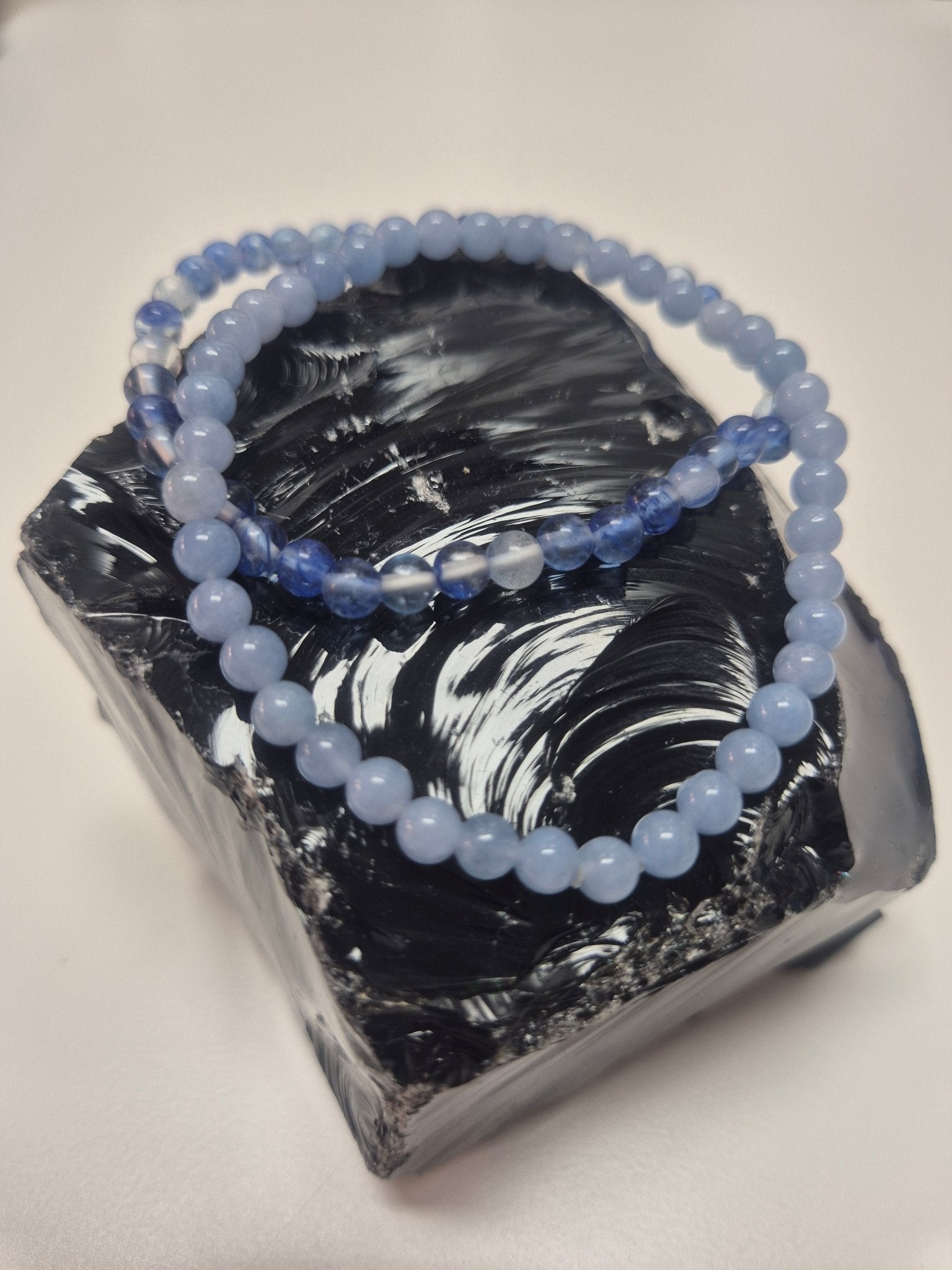 Pulseras Cuarzo Azul + Cuarzo Azul Rutilado para Comunicación y poder interior JoyeriamineralespulserasTienda esotérica Málaga - La Tienda de Tata Magic: tienda Esotérica en Málaga