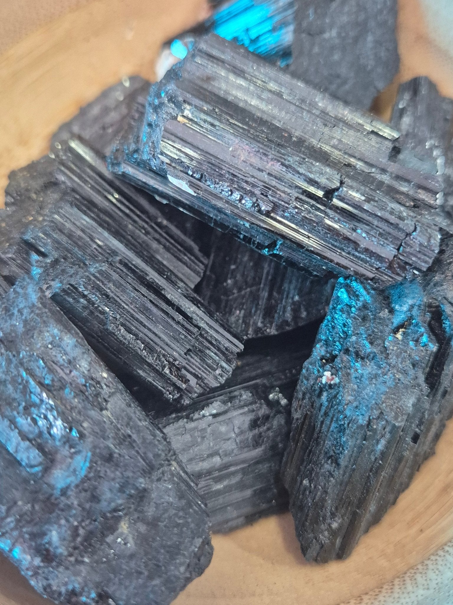 Turmalina Negra - Protección Energética y Escudo Espiritual (unidad) minerales brutoTienda esotérica Málaga - La Tienda de Tata Magic: tienda Esotérica en Málaga