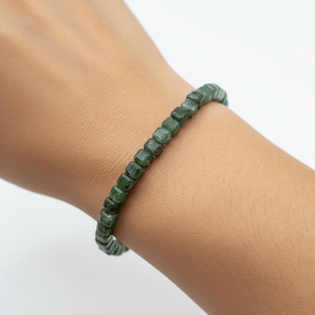 Pulsera Diópsido Facetado | Sanación, Vitalidad y Conexión con la Tierra Pulseras de MineralesTienda esotérica Málaga - Tata Magic: tienda Esotérica en Málaga