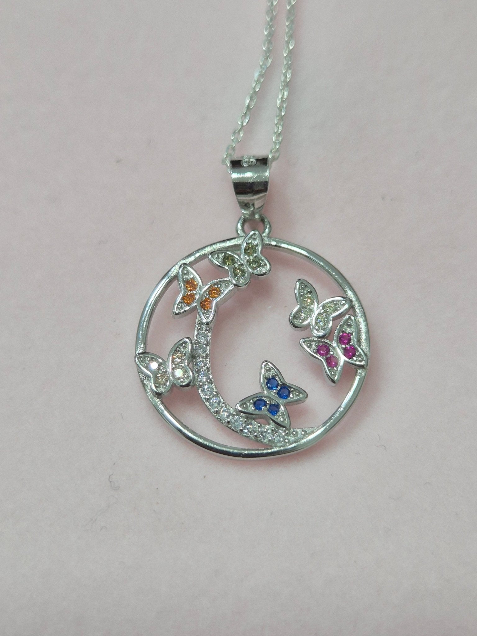 Colgante Mariposas Plata con Circonitas — Transformación y Libertad Colgantes de PlataTienda esotérica Málaga - La Tienda de Tata Magic: tienda Esotérica en Málaga
