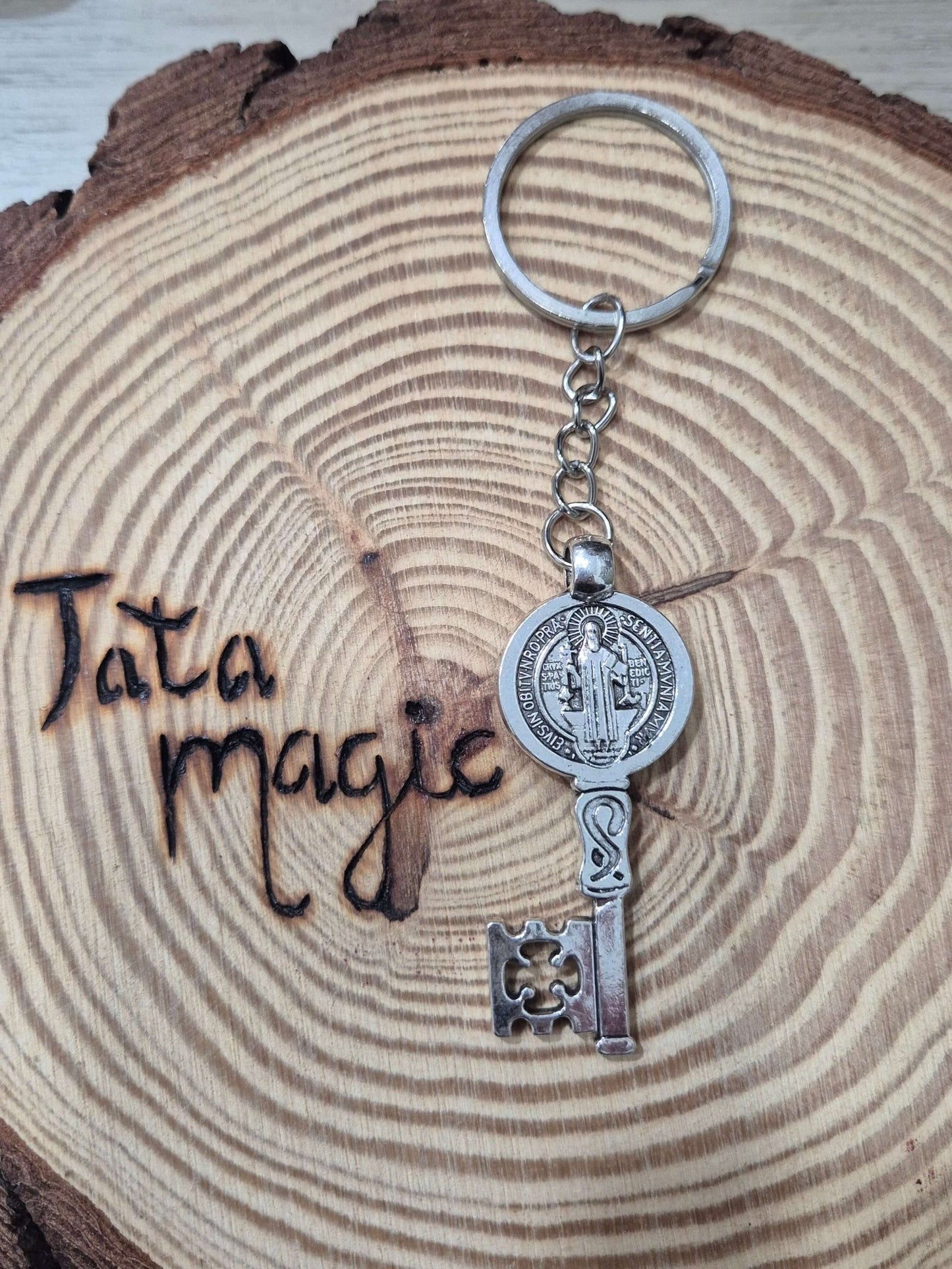 Llavero llave san benito LlaveroTienda esotérica Málaga - La Tienda de Tata Magic: tienda Esotérica en Málaga