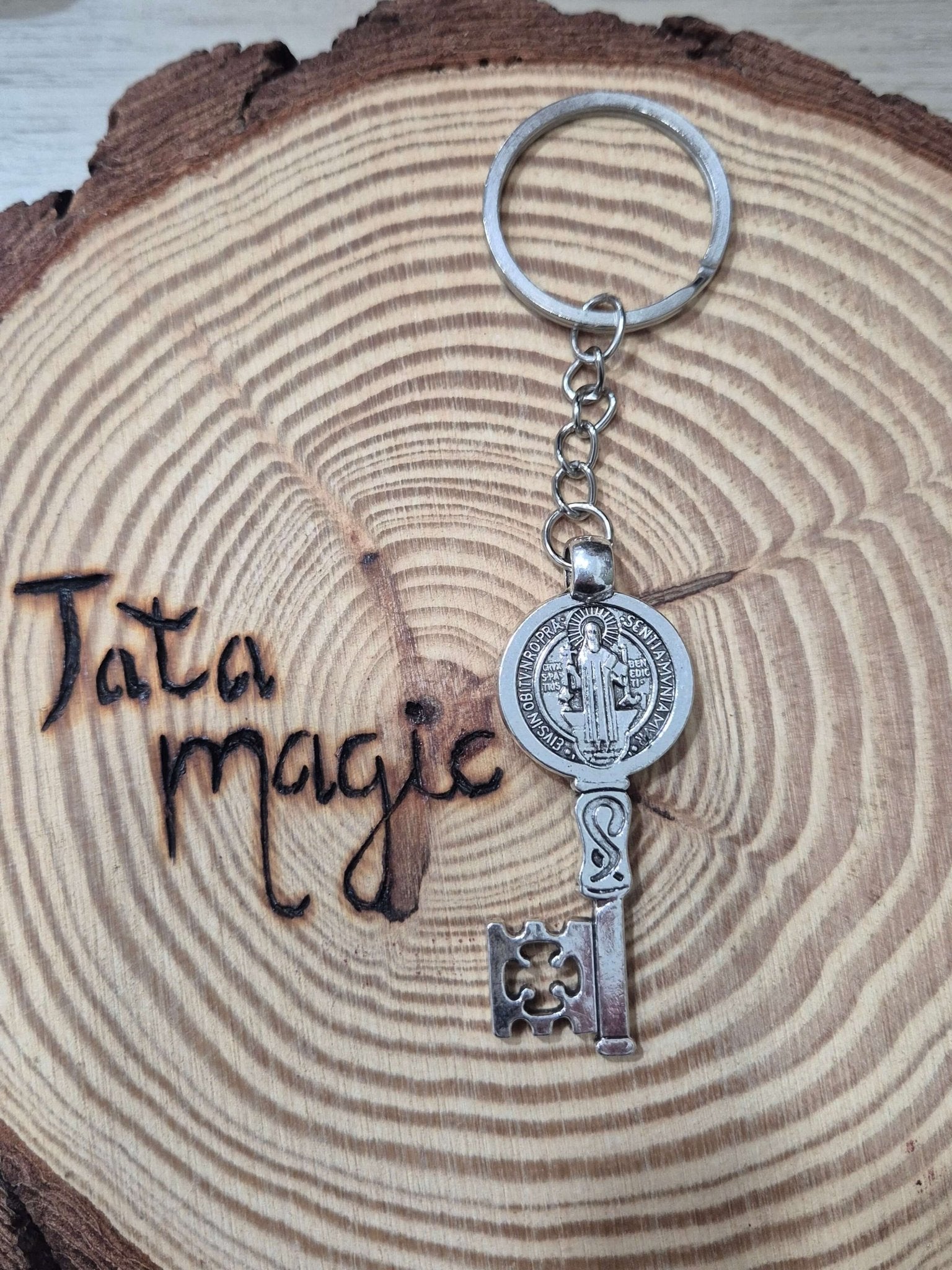 Llavero llave san benito LlaveroTienda esotérica Málaga - La Tienda de Tata Magic: tienda Esotérica en Málaga