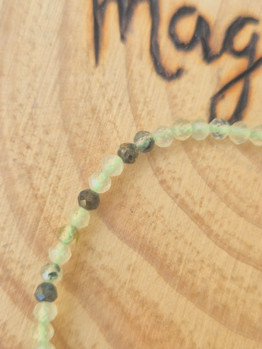 Pulsera de Prehinita facetada 4mm - Claridad, Sanación y Crecimiento Espiritual