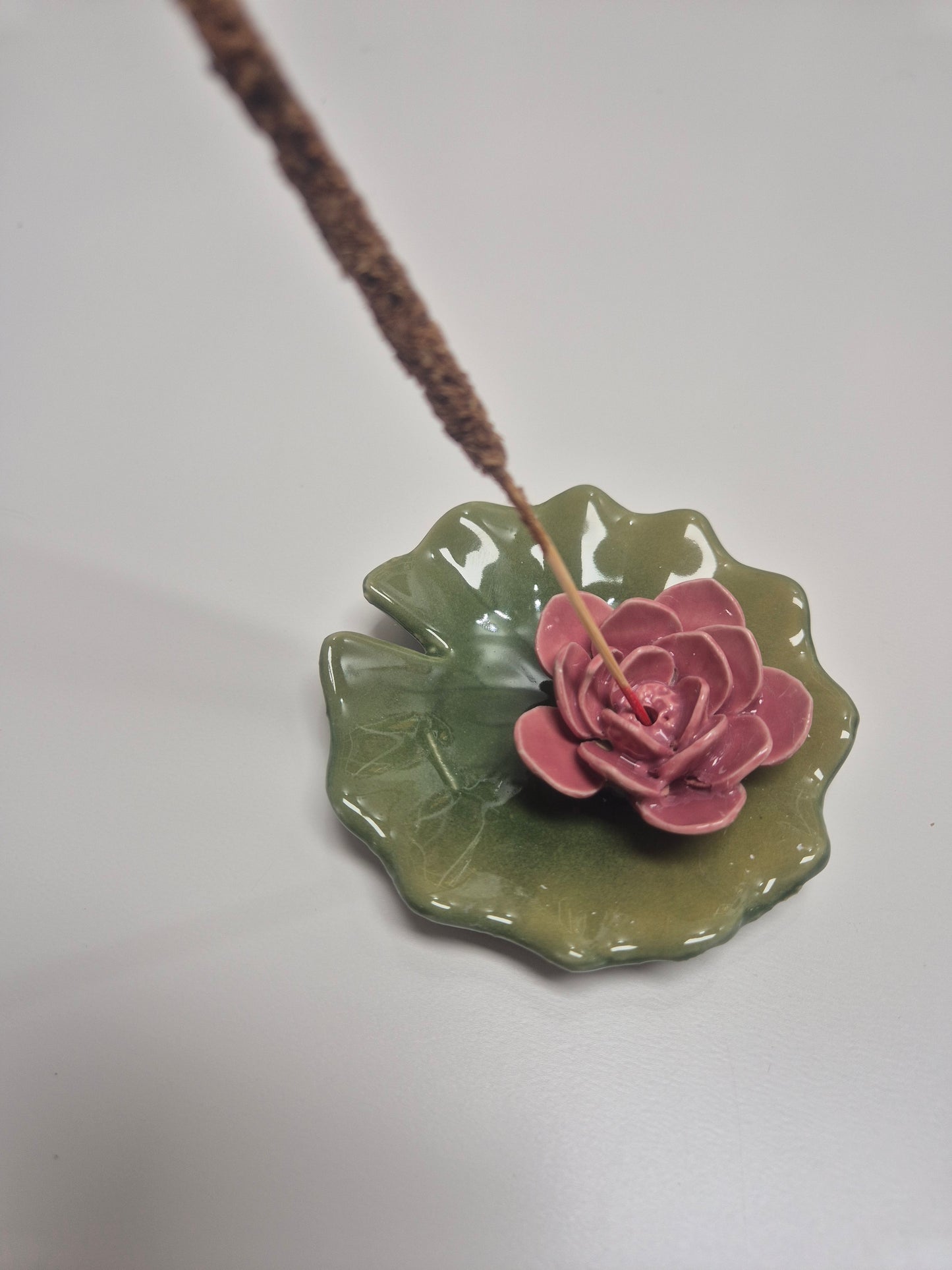 Quemador de incienso en forma de Flor de Loto en hoja de Nenúfar-cerámica decorativa