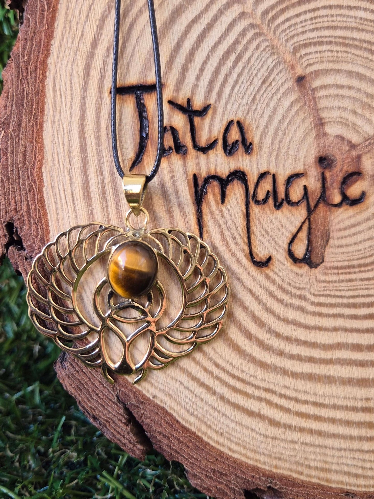 Colgante Escarabajo Alado de Bronze con Mineral JoyeriamineralescolgantesTienda esotérica Málaga - La Tienda de Tata Magic: tienda Esotérica en Málaga