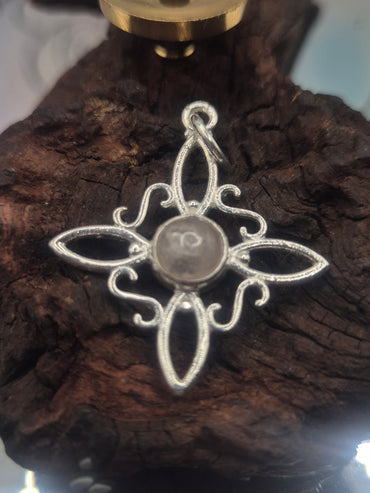 Nudo de Bruja de Plata 925 con Mineral Cuarzo Rosa
