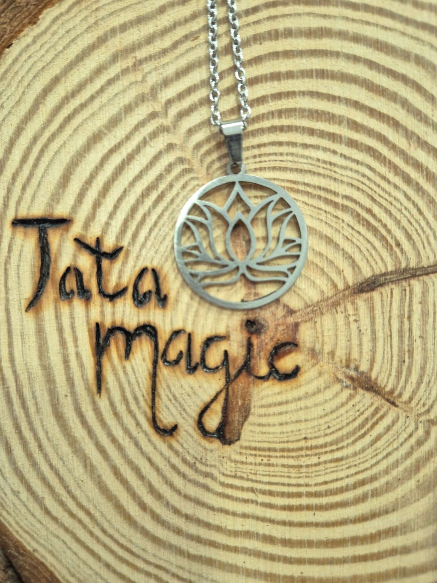 Colgante flor de loto acero Tienda esotérica Málaga - La Tienda de Tata Magic: tienda Esotérica en Málaga