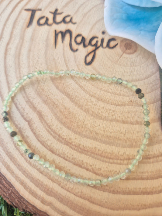 Pulsera de Prehinita facetada 4mm - Claridad, Sanación y Crecimiento Espiritual