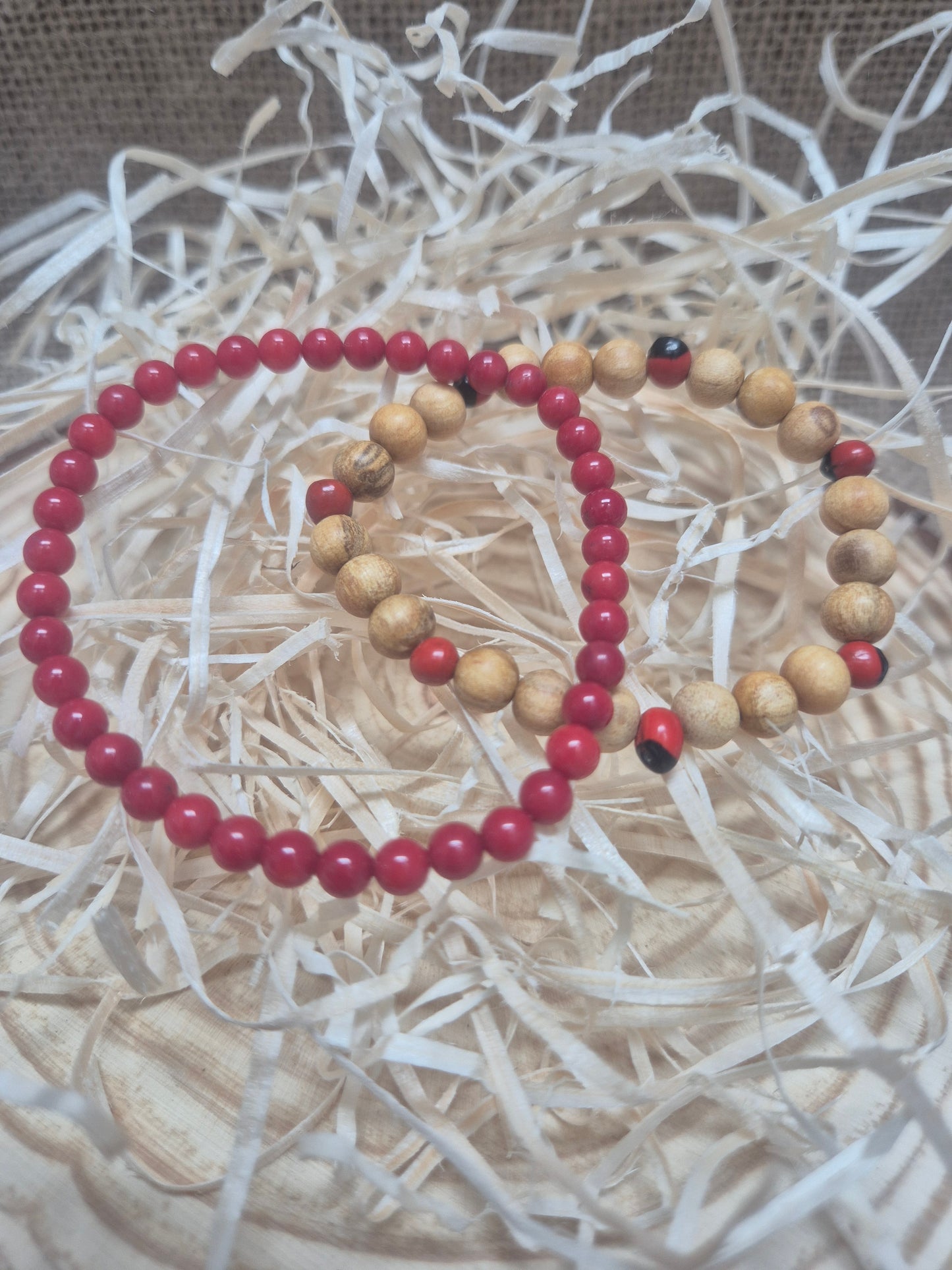 Pack Pulseras Protección Africana huayruro con palo santo y coral rojo bambú