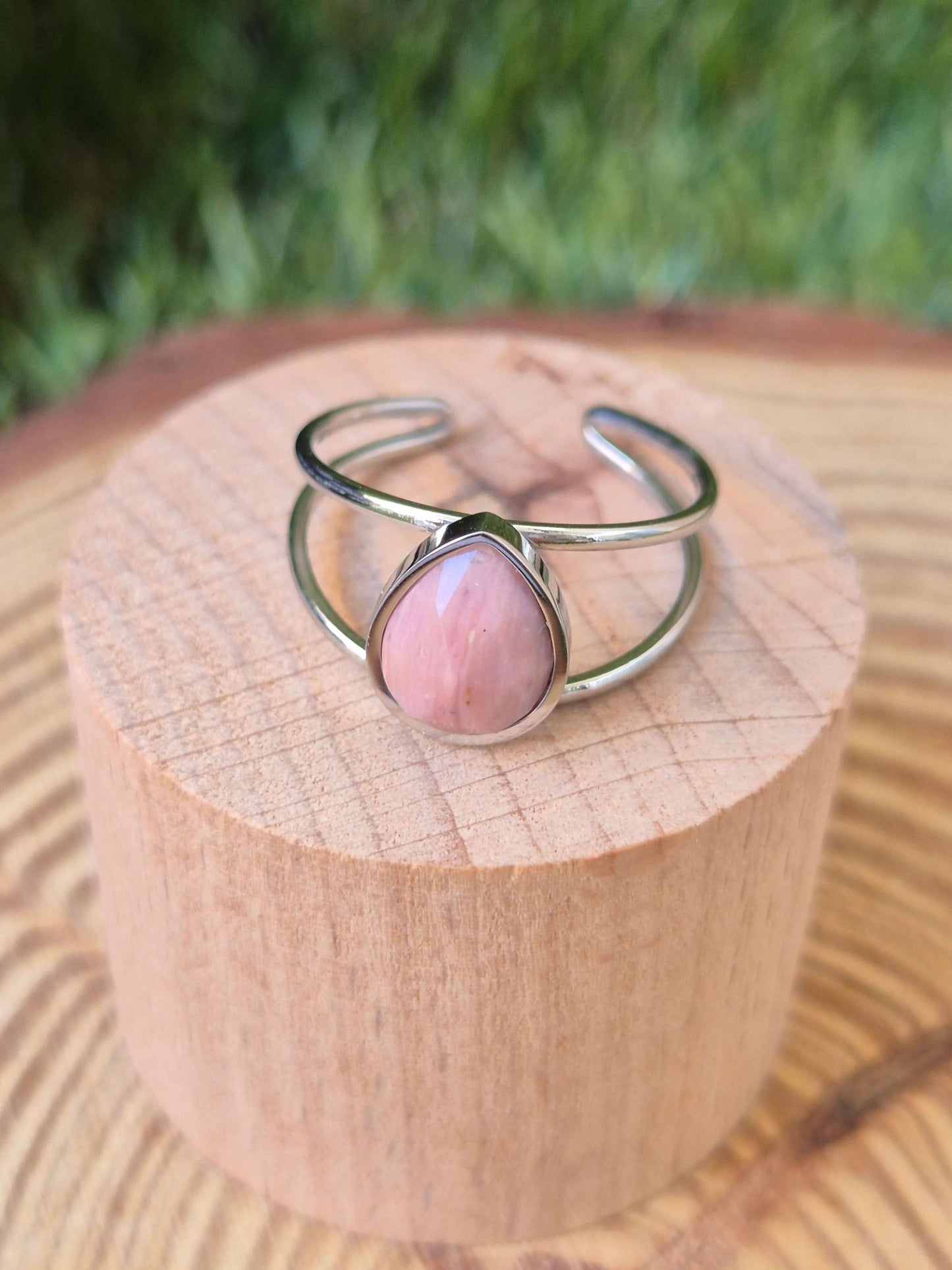 Anillo rodonita acero ajustable lagrima AnillosaceroTienda esotérica Málaga - La Tienda de Tata Magic: tienda Esotérica en Málaga
