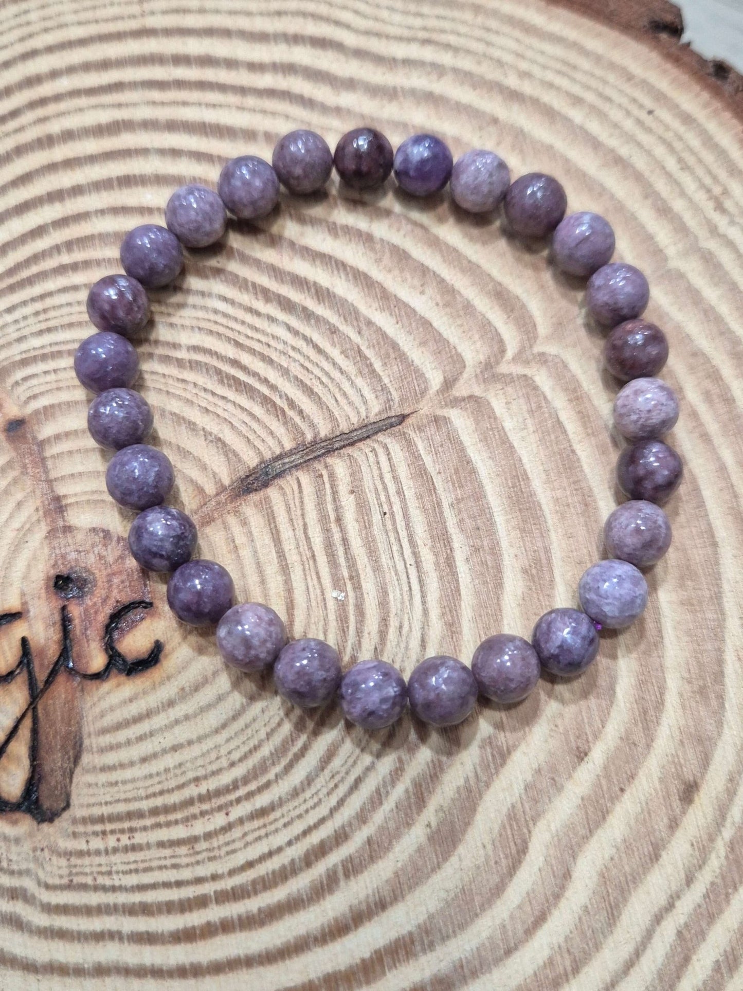 Pulsera lepidolita 6 mm JoyeriamineralespulserasTienda esotérica Málaga - La Tienda de Tata Magic: tienda Esotérica en Málaga