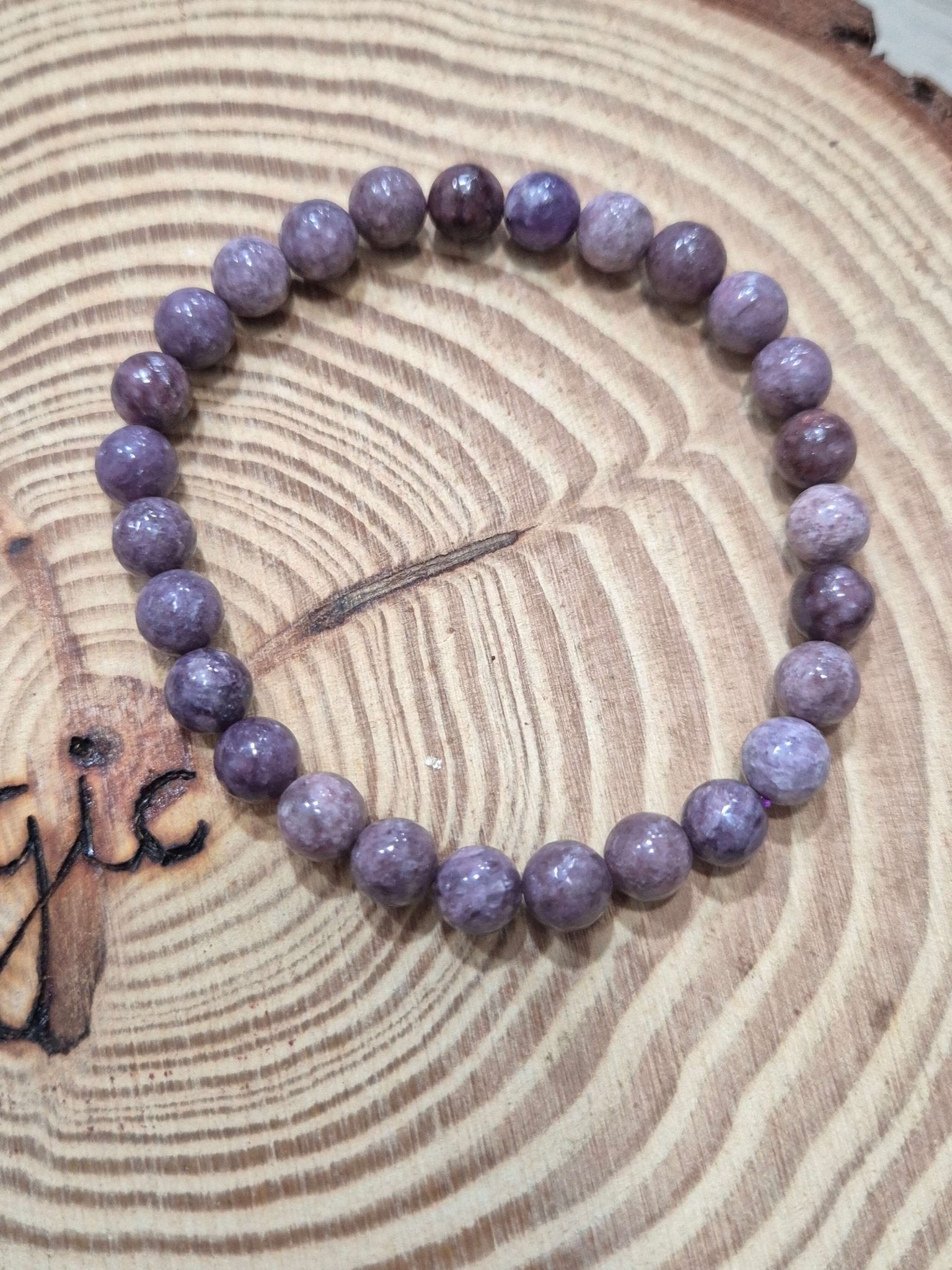 Pulsera lepidolita 6 mm JoyeriamineralespulserasTienda esotérica Málaga - La Tienda de Tata Magic: tienda Esotérica en Málaga