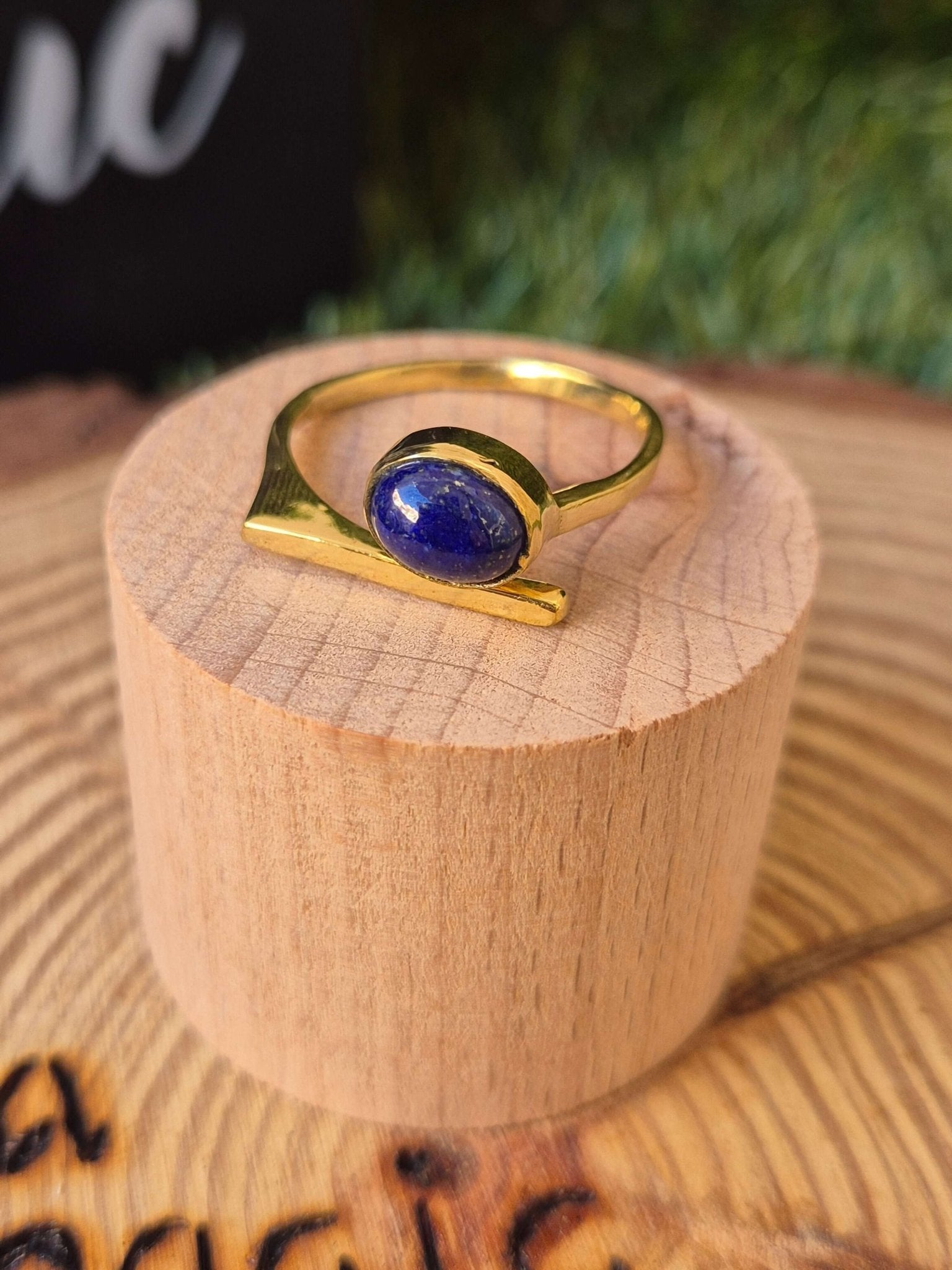Anillo Ajustable de Bronce con Mineral - Amuleto elegante JoyeriamineralesanillosTienda esotérica Málaga - La Tienda de Tata Magic: tienda Esotérica en Málaga