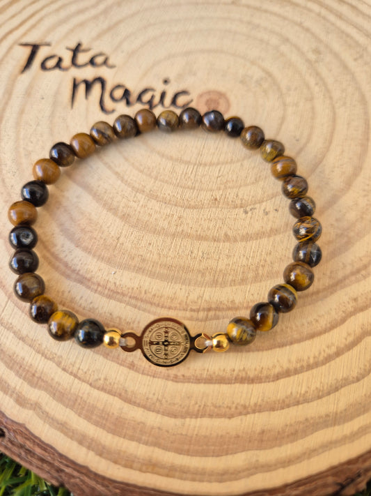 Pulsera San Benito con Ojo de Tigre Consagrado - Protección, Confianza y Éxito en Acero Dorado