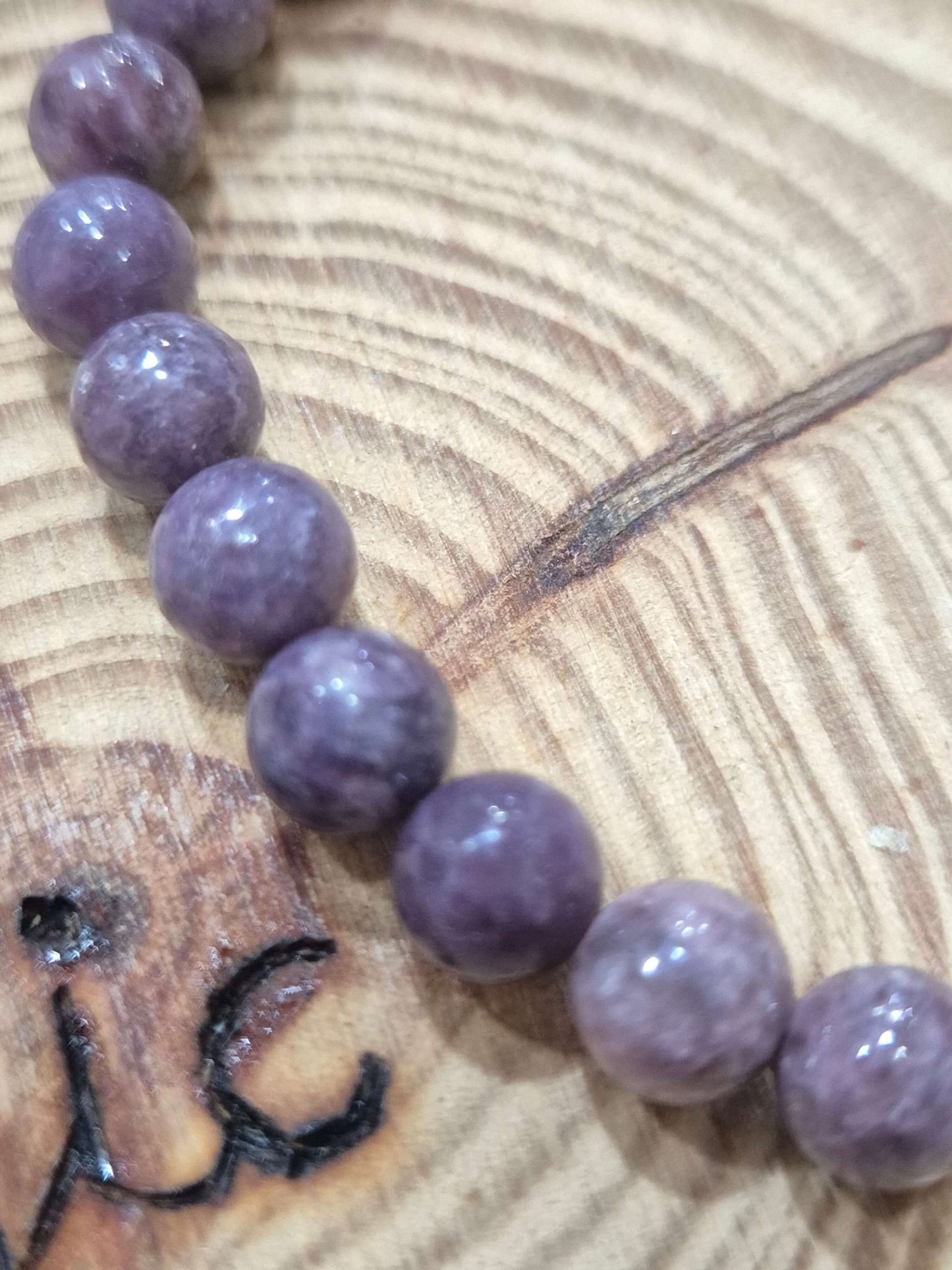 Pulsera lepidolita 6 mm JoyeriamineralespulserasTienda esotérica Málaga - La Tienda de Tata Magic: tienda Esotérica en Málaga