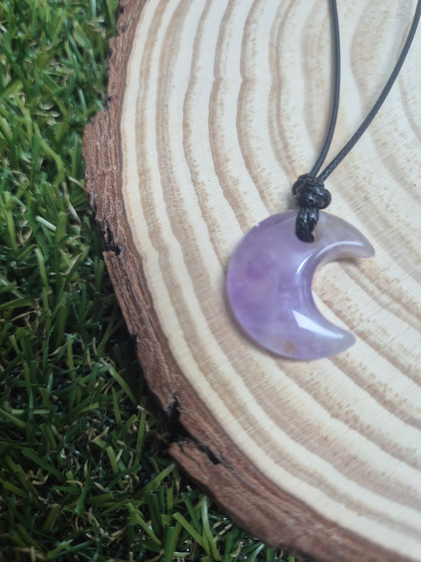 Amuleto Colgante de mineral en forma de Luna para Manifestar-Ciclos, intuición y poder femenino