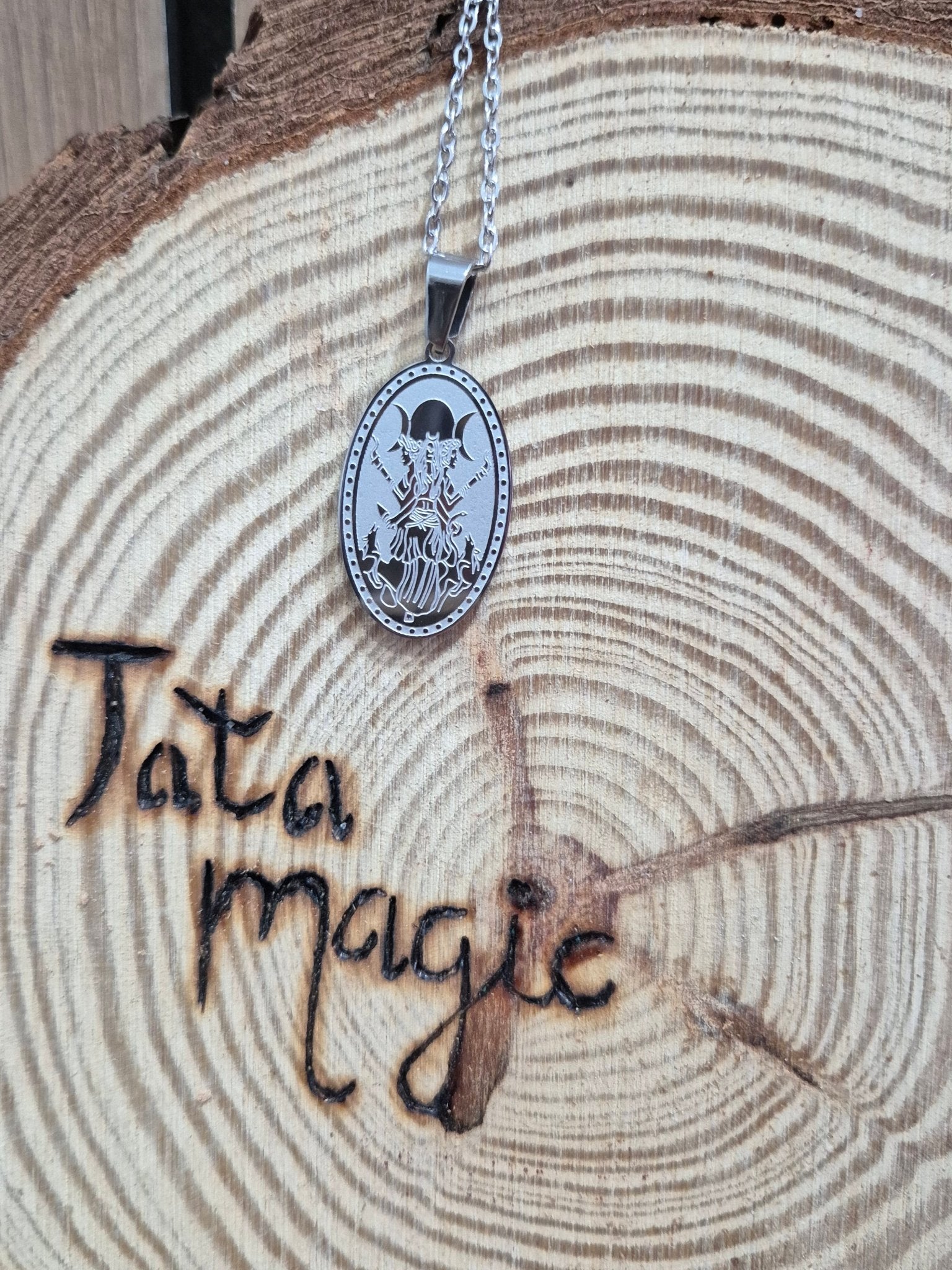 Collar Hécate Ovalado — Acero Inoxidable Plateado ColgantesaceroTienda esotérica Málaga - La Tienda de Tata Magic: tienda Esotérica en Málaga