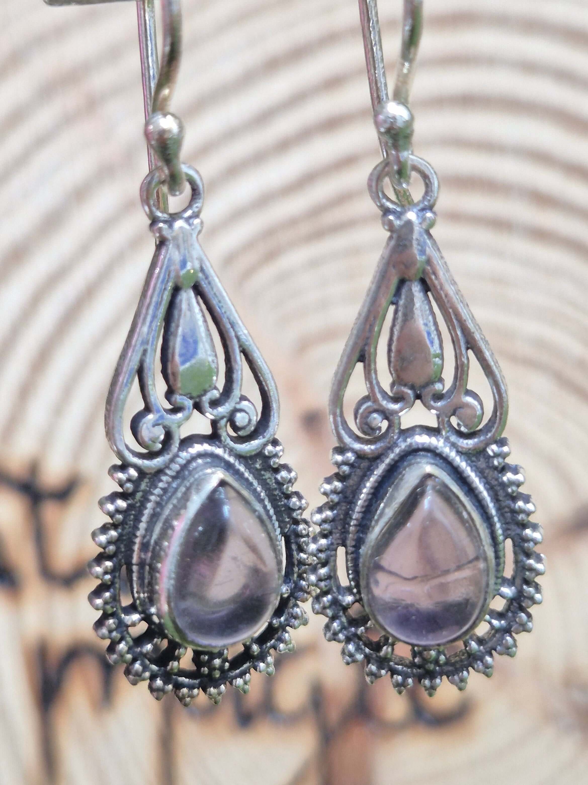 Pendientes bohemio con amatista 3x1.5 cm JoyeriamineralespendientesTienda esotérica Málaga - La Tienda de Tata Magic: tienda Esotérica en Málaga
