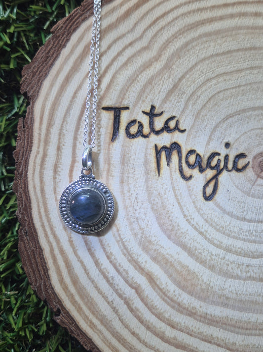 Colgante consagrado de labradorita en plata 925 con cadena- Magia, intuición y protección psíquica