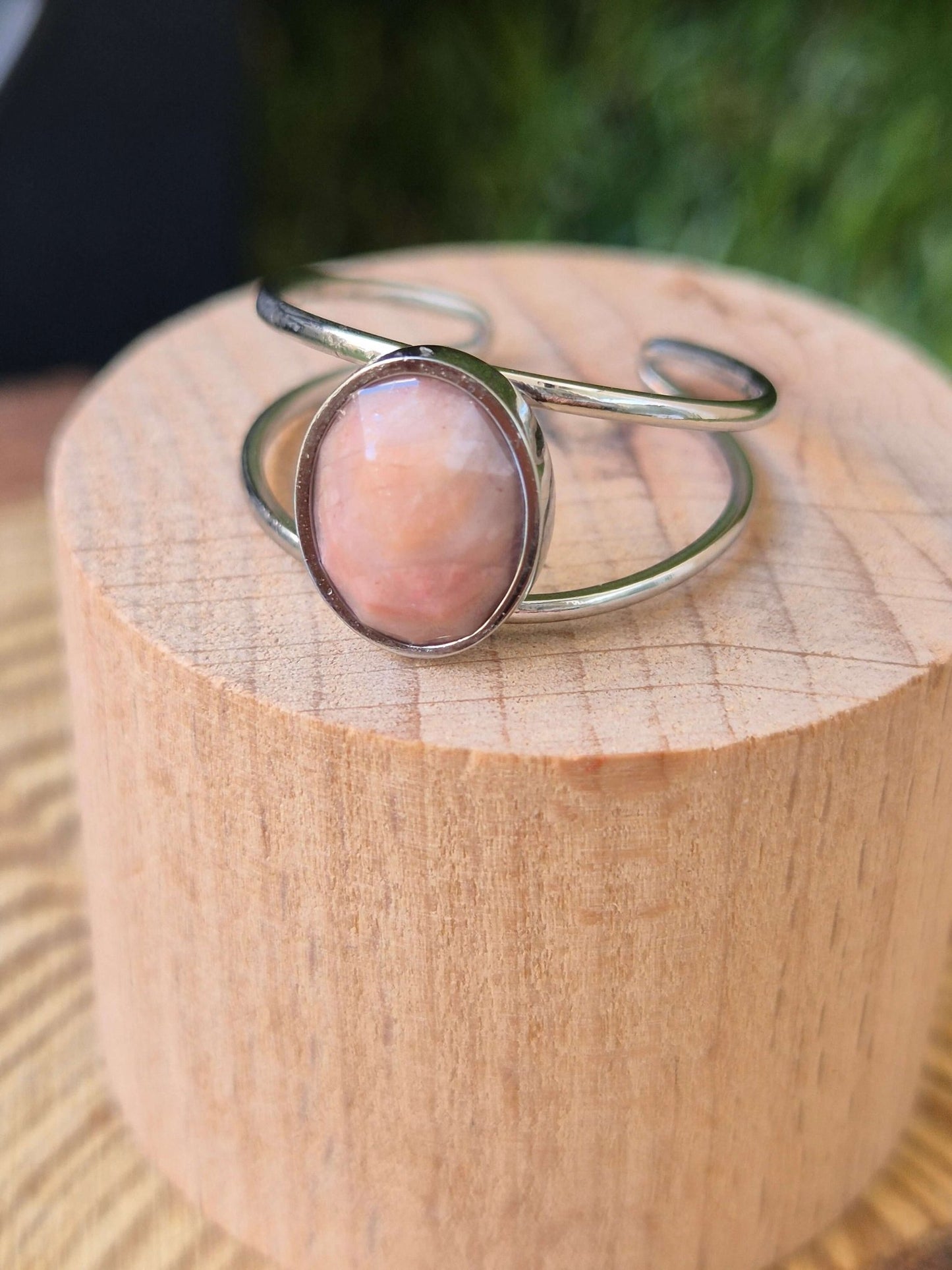 Anillo rodonita acero ajustable ovalo AnillosaceroTienda esotérica Málaga - La Tienda de Tata Magic: tienda Esotérica en Málaga