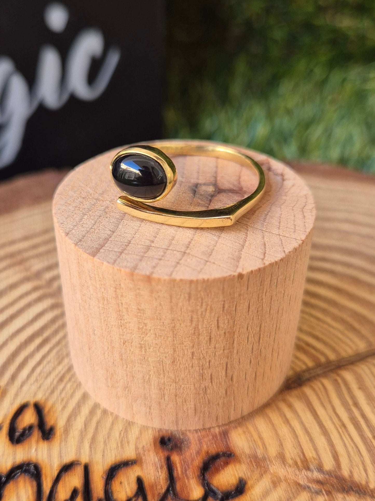 Anillo Ajustable de Bronce con Mineral - Amuleto elegante JoyeriamineralesanillosTienda esotérica Málaga - La Tienda de Tata Magic: tienda Esotérica en Málaga