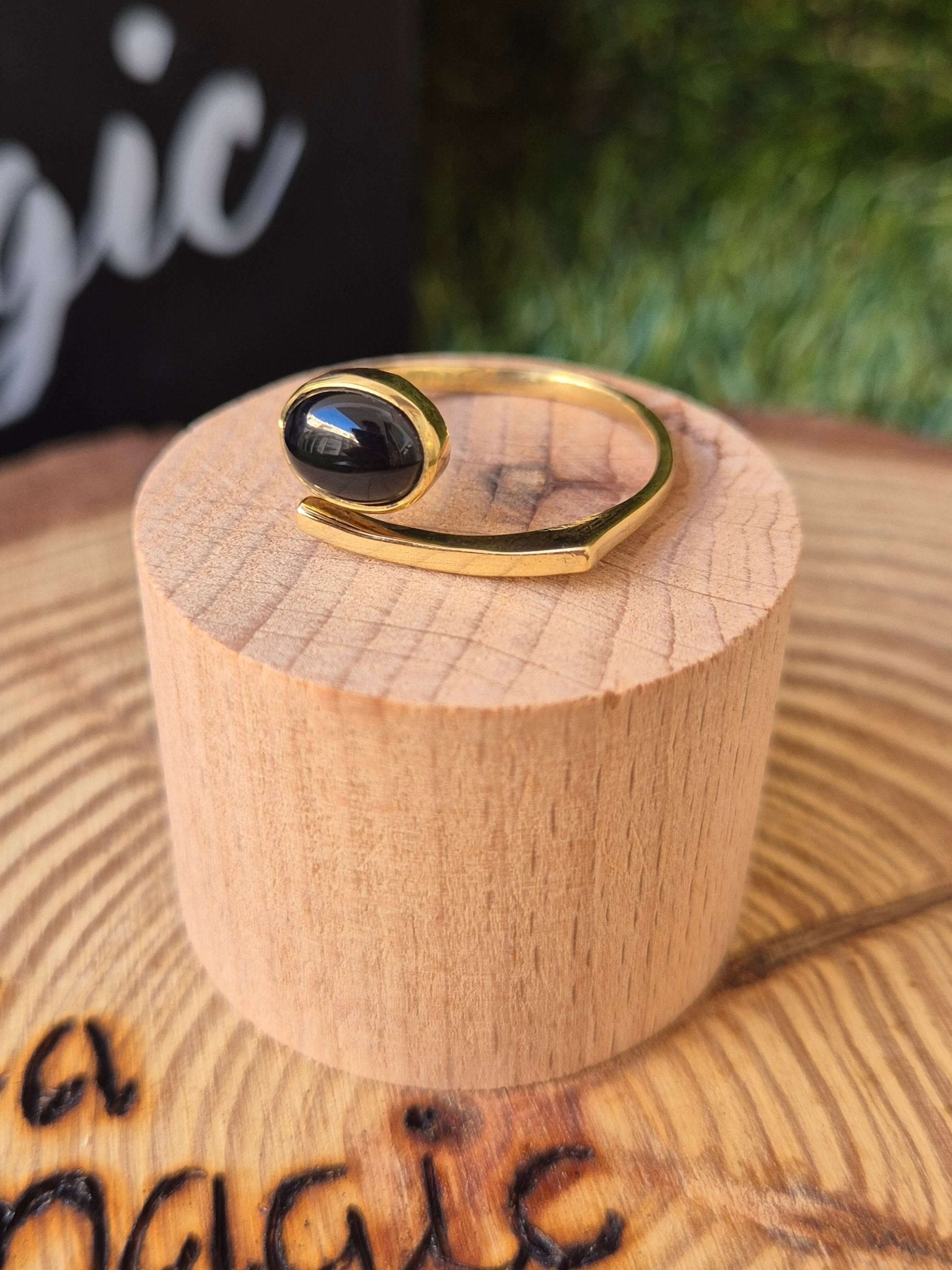 Anillo Ajustable de Bronce con Mineral - Amuleto elegante JoyeriamineralesanillosTienda esotérica Málaga - La Tienda de Tata Magic: tienda Esotérica en Málaga